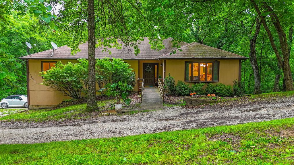 3900 N MEYERSON DR, Columbia, MO 65202