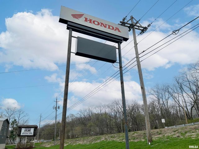 1320 36TH Avenue, Moline, IL 61265