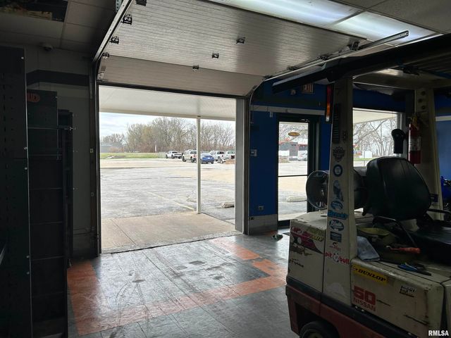 1320 36TH Avenue, Moline, IL 61265