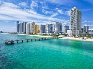 16485 Collins Avenue PH35C, Sunny Isles Beach, FL 33160