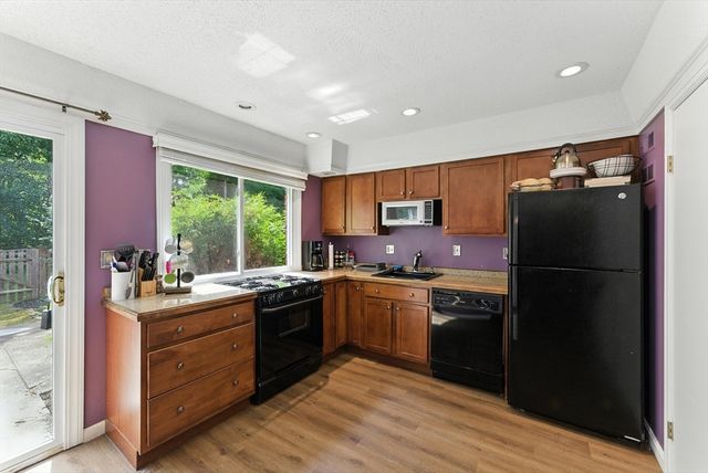 73 Yorktown Drive 73, Springfield, MA 01108