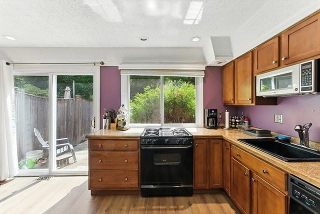 73 Yorktown Drive 73, Springfield, MA 01108