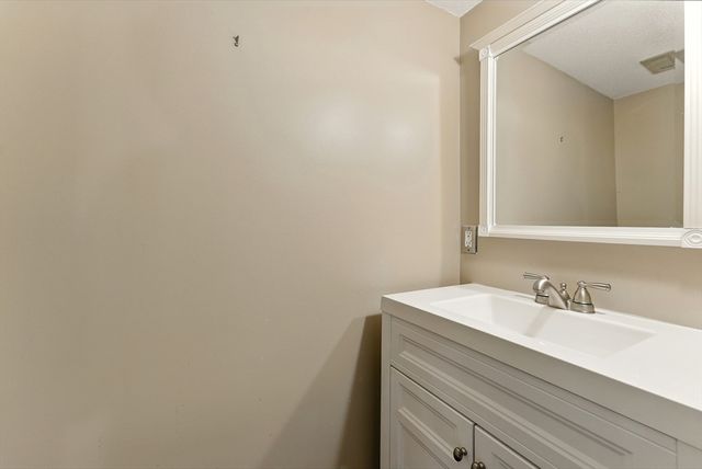 73 Yorktown Drive 73, Springfield, MA 01108