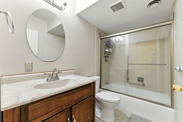 73 Yorktown Drive 73, Springfield, MA 01108