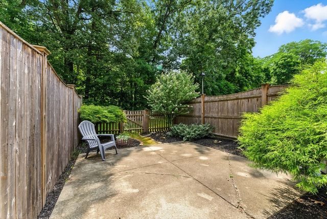 73 Yorktown Drive 73, Springfield, MA 01108