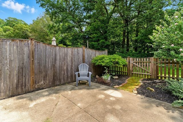 73 Yorktown Drive 73, Springfield, MA 01108