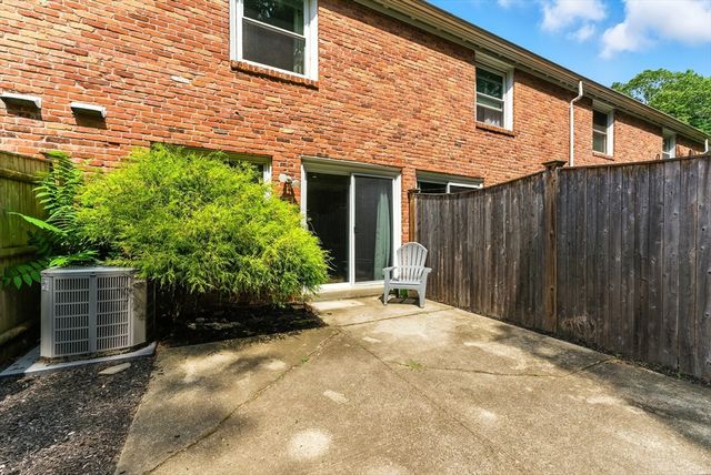 73 Yorktown Drive 73, Springfield, MA 01108