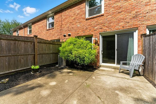73 Yorktown Drive 73, Springfield, MA 01108