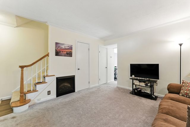 73 Yorktown Drive 73, Springfield, MA 01108