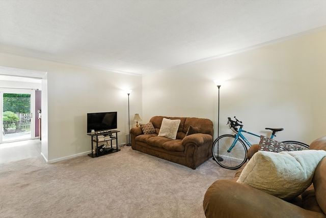 73 Yorktown Drive 73, Springfield, MA 01108