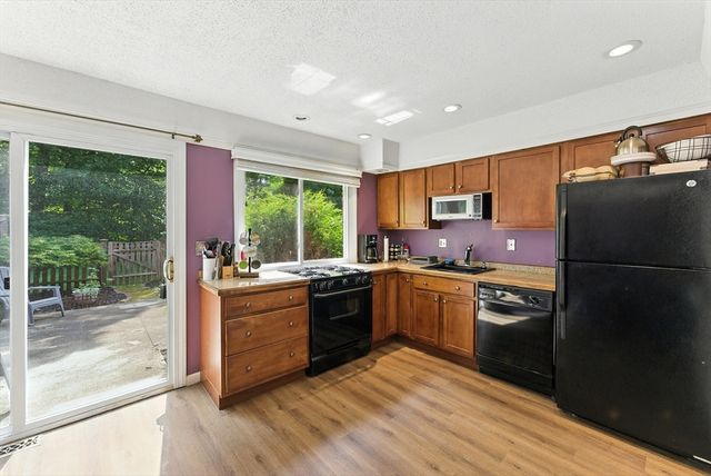 73 Yorktown Drive 73, Springfield, MA 01108