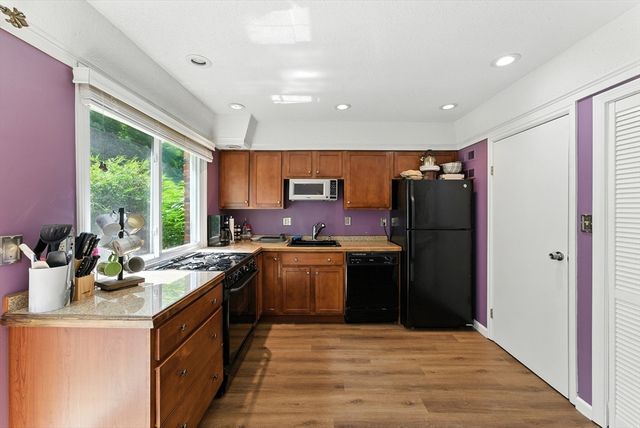 73 Yorktown Drive 73, Springfield, MA 01108