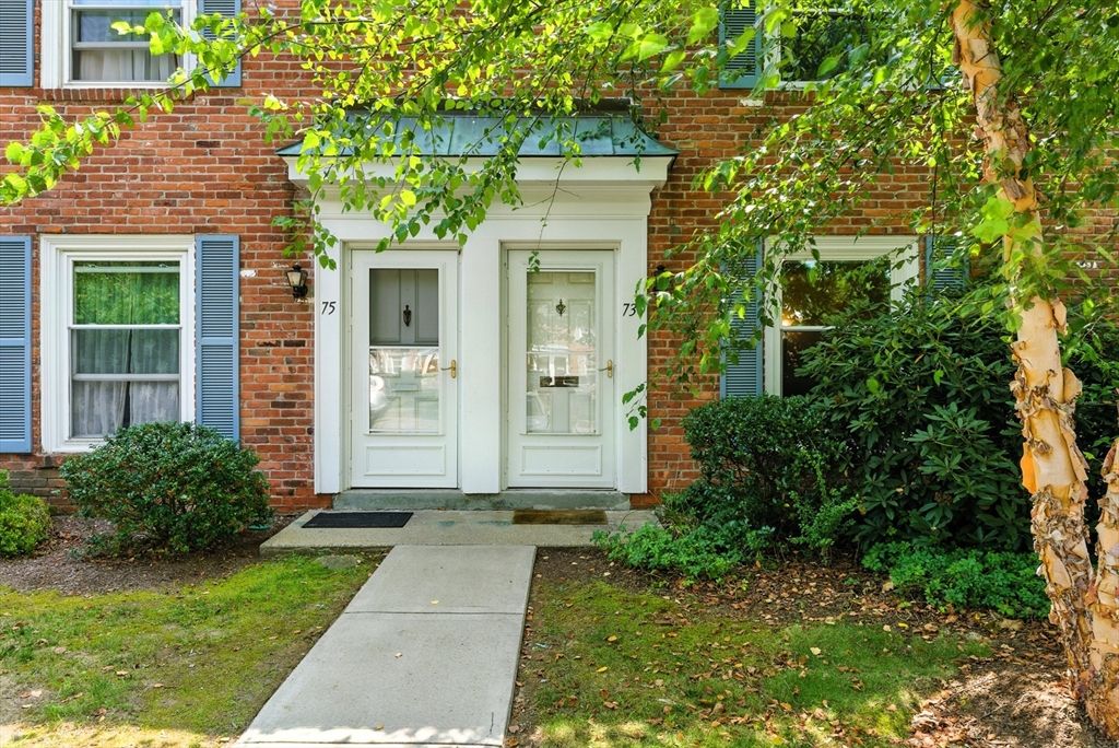 73 Yorktown Drive 73, Springfield, MA 01108