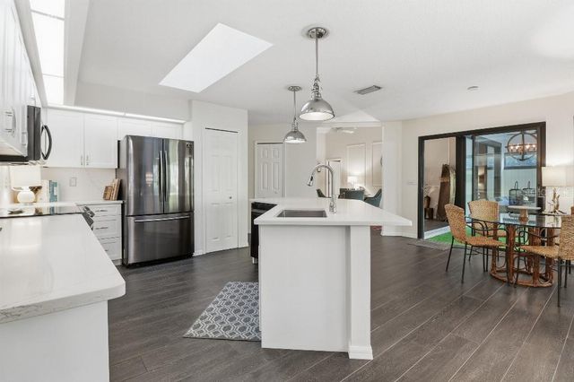 721 FORESTVIEW DRIVE, Sarasota, FL 34232