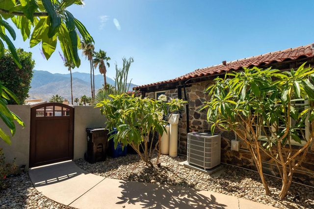 2350 S Araby Drive, Palm Springs, CA 92264