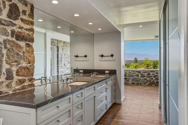 2350 S Araby Drive, Palm Springs, CA 92264