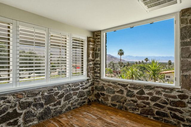 2350 S Araby Drive, Palm Springs, CA 92264