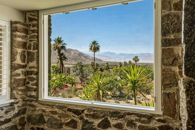 2350 S Araby Drive, Palm Springs, CA 92264