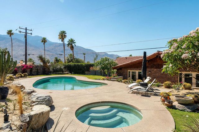 2350 S Araby Drive, Palm Springs, CA 92264