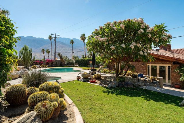 2350 S Araby Drive, Palm Springs, CA 92264