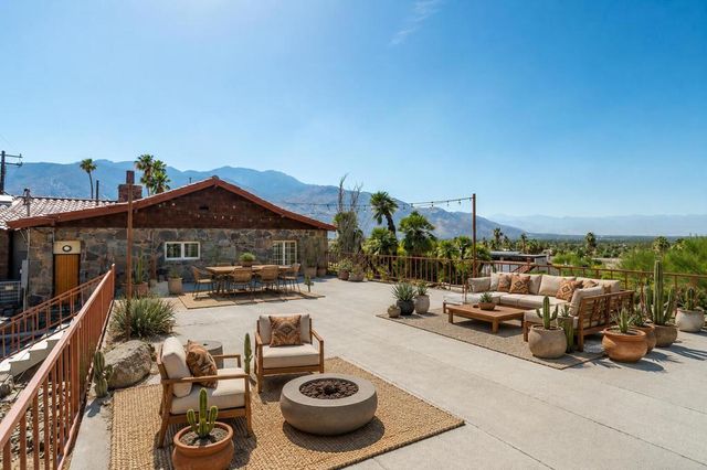 2350 S Araby Drive, Palm Springs, CA 92264