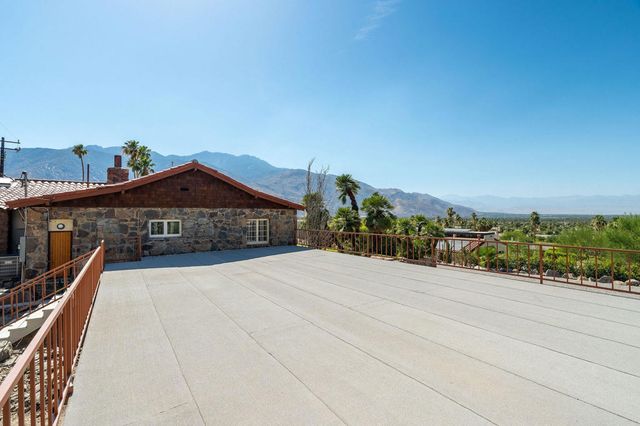 2350 S Araby Drive, Palm Springs, CA 92264