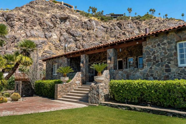 2350 S Araby Drive, Palm Springs, CA 92264