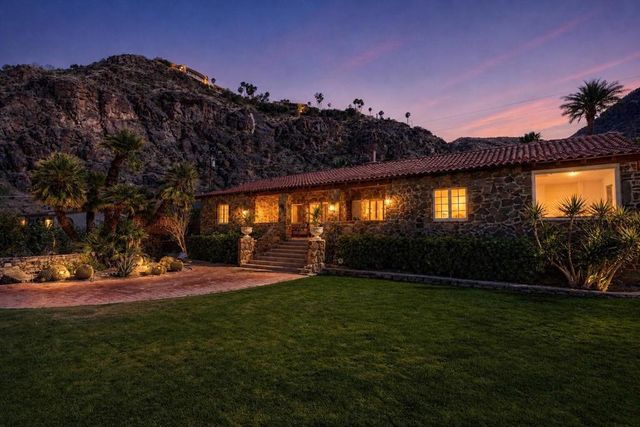 2350 S Araby Drive, Palm Springs, CA 92264