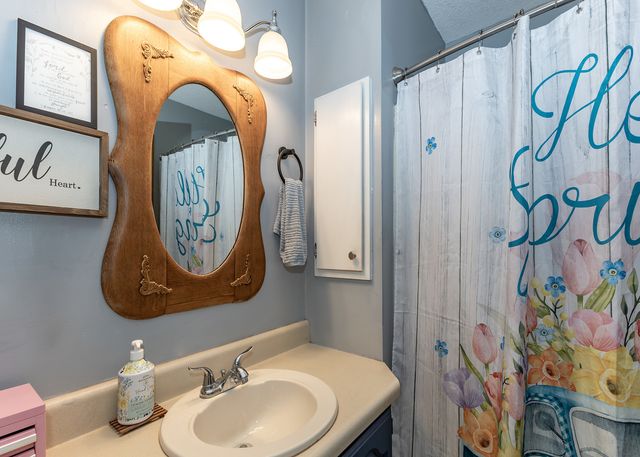 2440 W 60th Place, Davenport, IA 52806