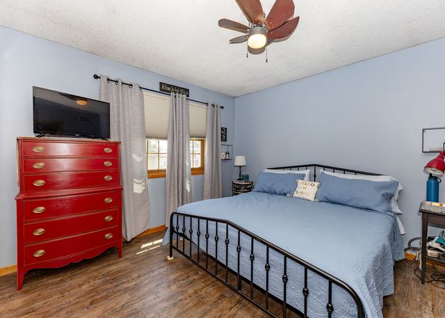 2440 W 60th Place, Davenport, IA 52806