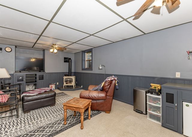 2440 W 60th Place, Davenport, IA 52806