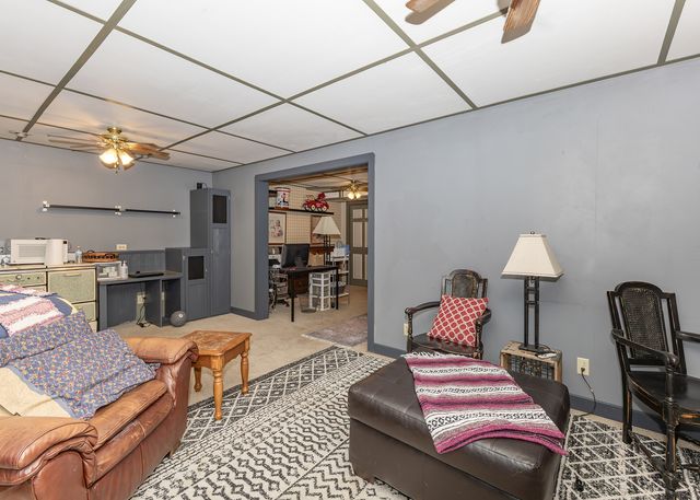 2440 W 60th Place, Davenport, IA 52806