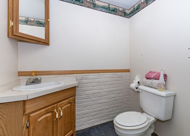 2440 W 60th Place, Davenport, IA 52806