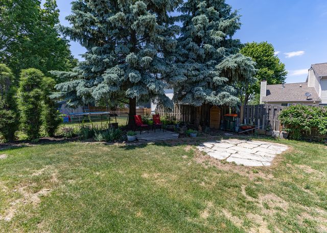 2440 W 60th Place, Davenport, IA 52806