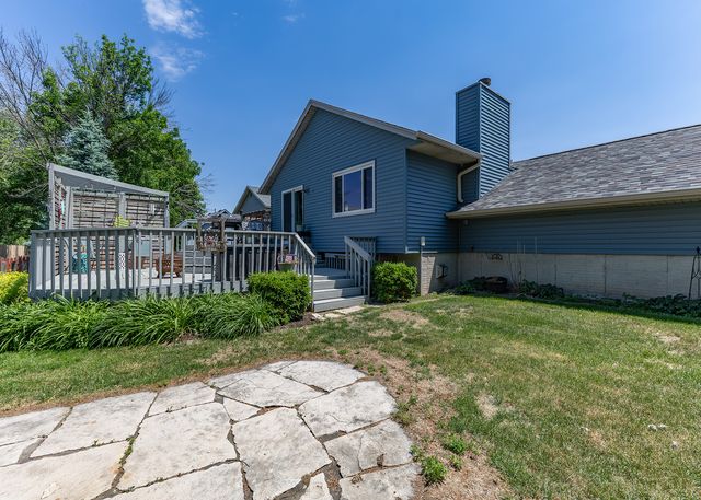 2440 W 60th Place, Davenport, IA 52806