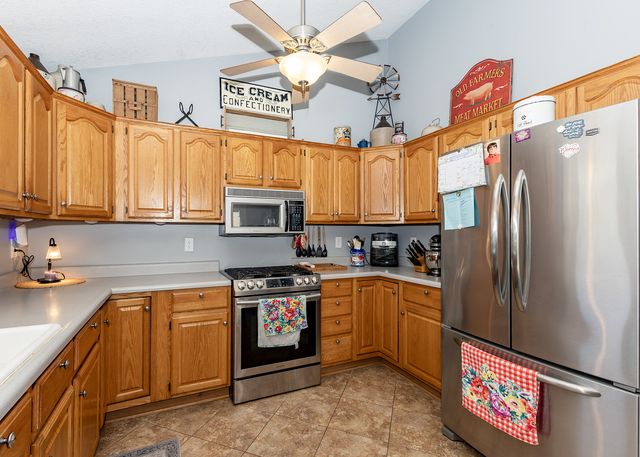 2440 W 60th Place, Davenport, IA 52806