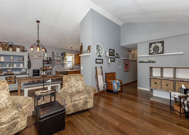 2440 W 60th Place, Davenport, IA 52806