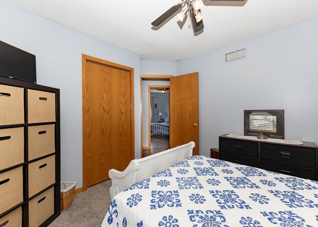 2440 W 60th Place, Davenport, IA 52806