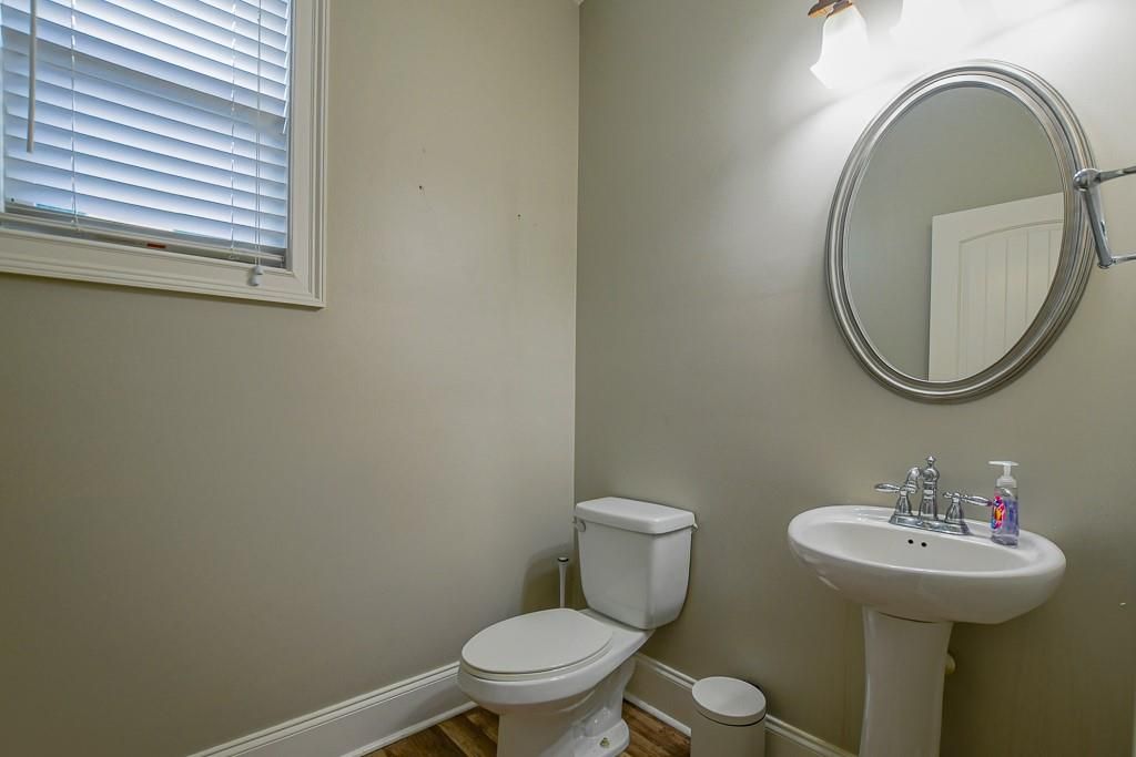 Image 21 of property listing at 1403 Sparkling Cove Drive, Buford, GA 30518