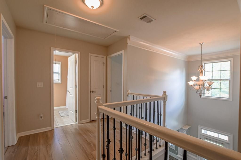 Image 23 of property listing at 1403 Sparkling Cove Drive, Buford, GA 30518