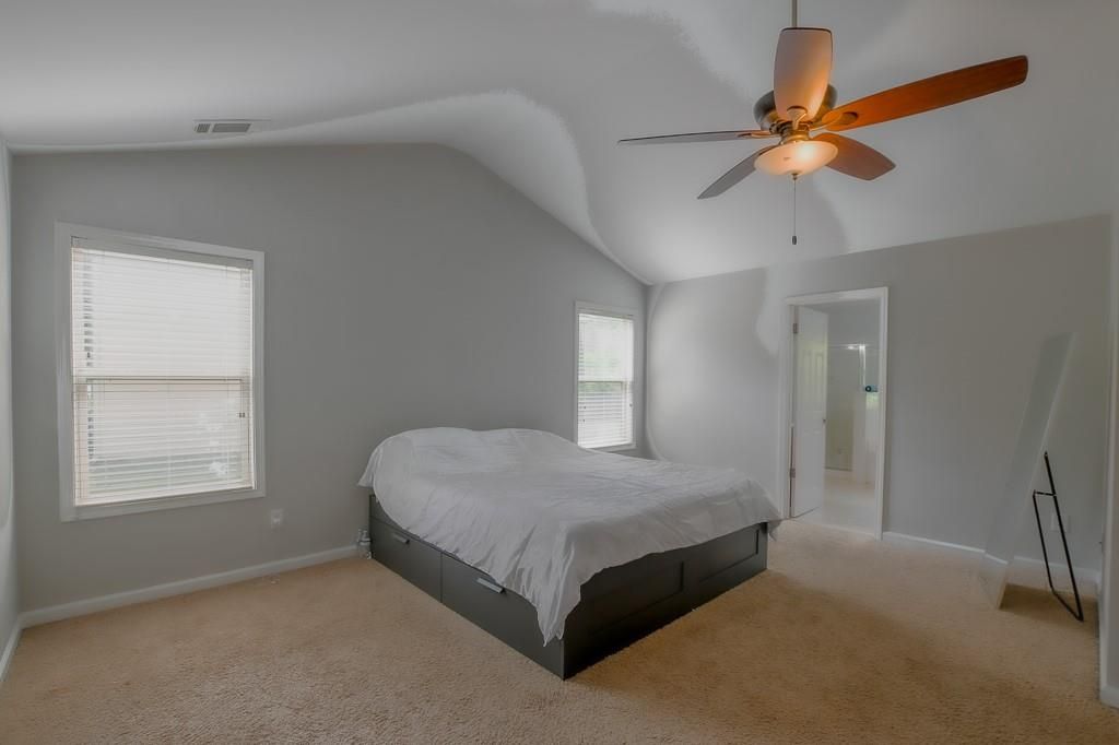 Image 24 of property listing at 1403 Sparkling Cove Drive, Buford, GA 30518