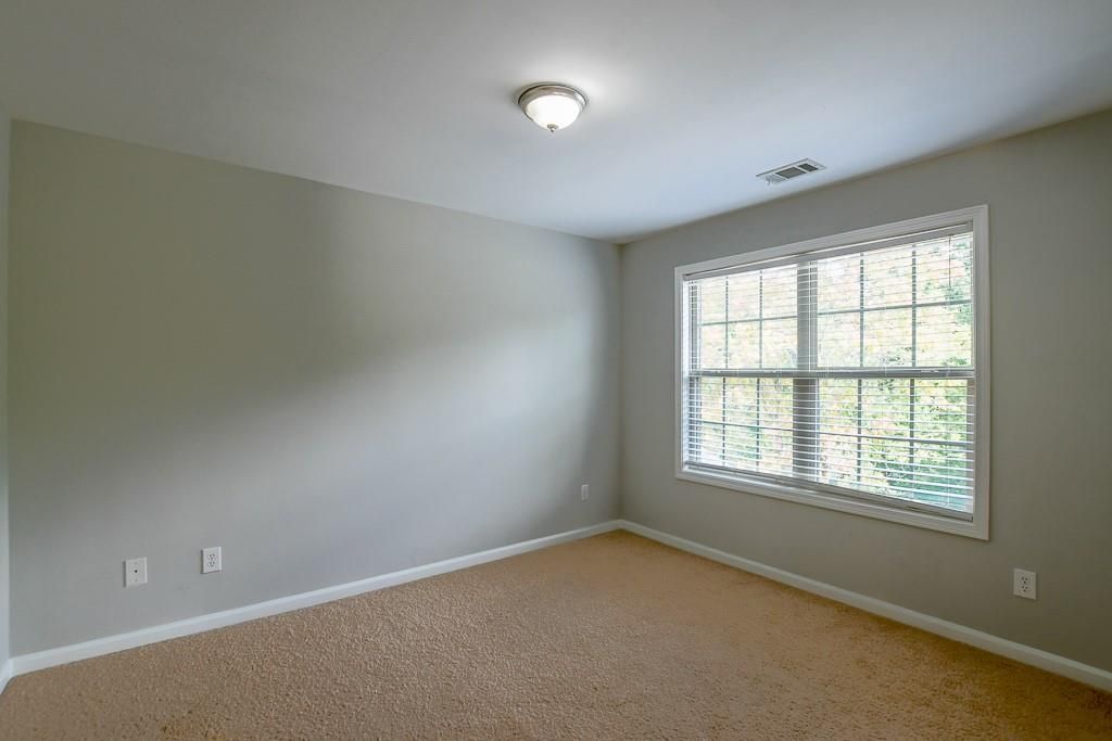 Image 27 of property listing at 1403 Sparkling Cove Drive, Buford, GA 30518