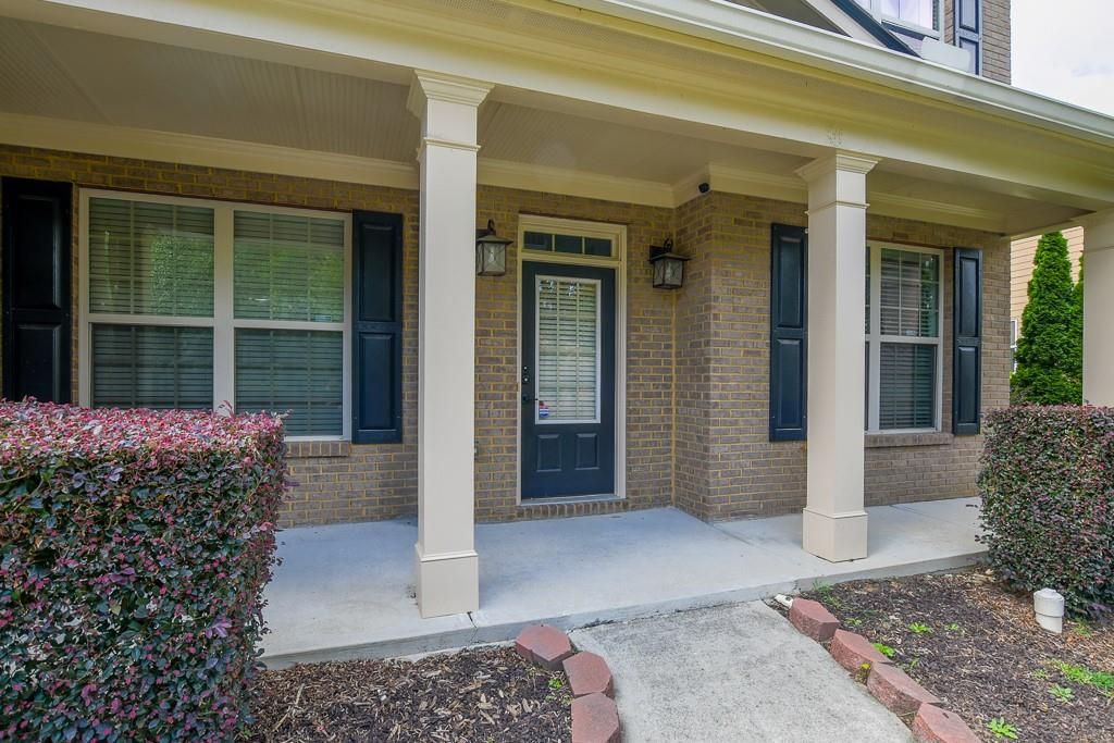 Image 3 of property listing at 1403 Sparkling Cove Drive, Buford, GA 30518