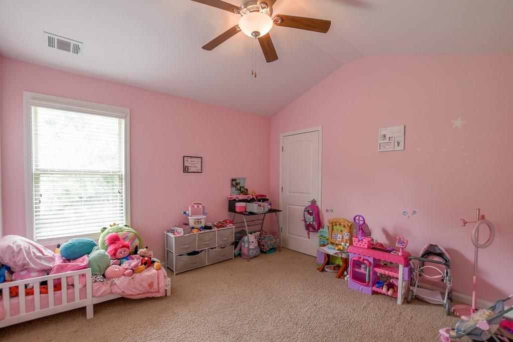 Image 33 of property listing at 1403 Sparkling Cove Drive, Buford, GA 30518