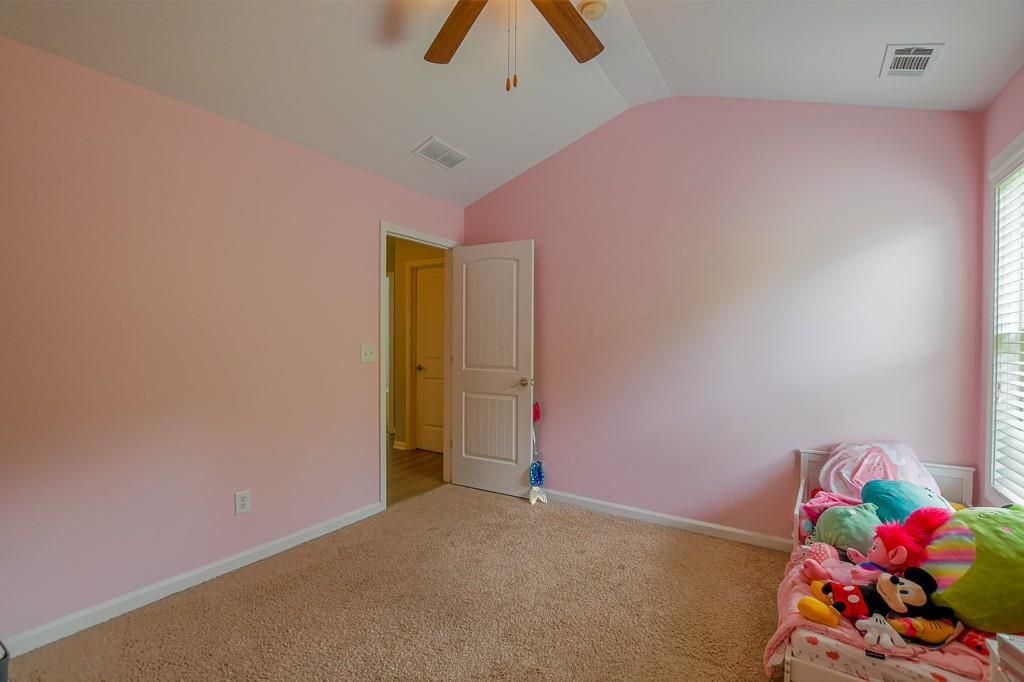 Image 34 of property listing at 1403 Sparkling Cove Drive, Buford, GA 30518