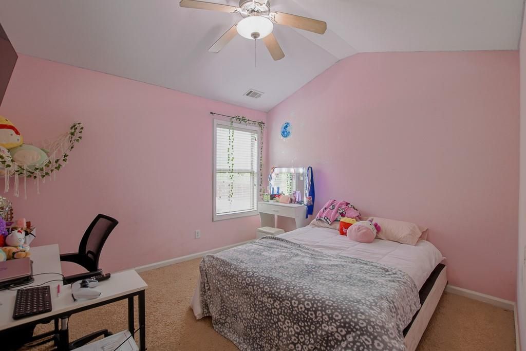 Image 35 of property listing at 1403 Sparkling Cove Drive, Buford, GA 30518