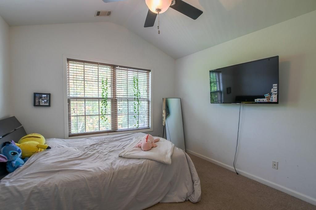 Image 38 of property listing at 1403 Sparkling Cove Drive, Buford, GA 30518