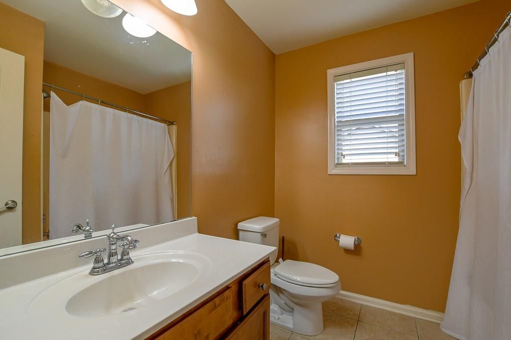 Image 39 of property listing at 1403 Sparkling Cove Drive, Buford, GA 30518