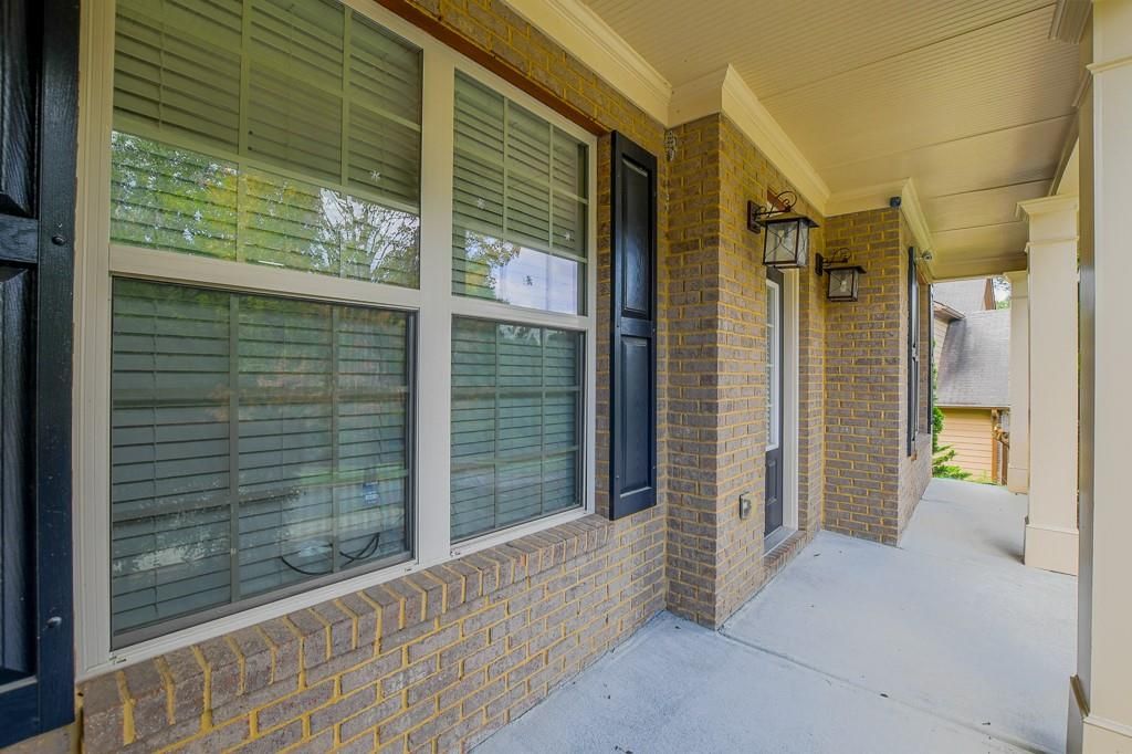 Image 4 of property listing at 1403 Sparkling Cove Drive, Buford, GA 30518