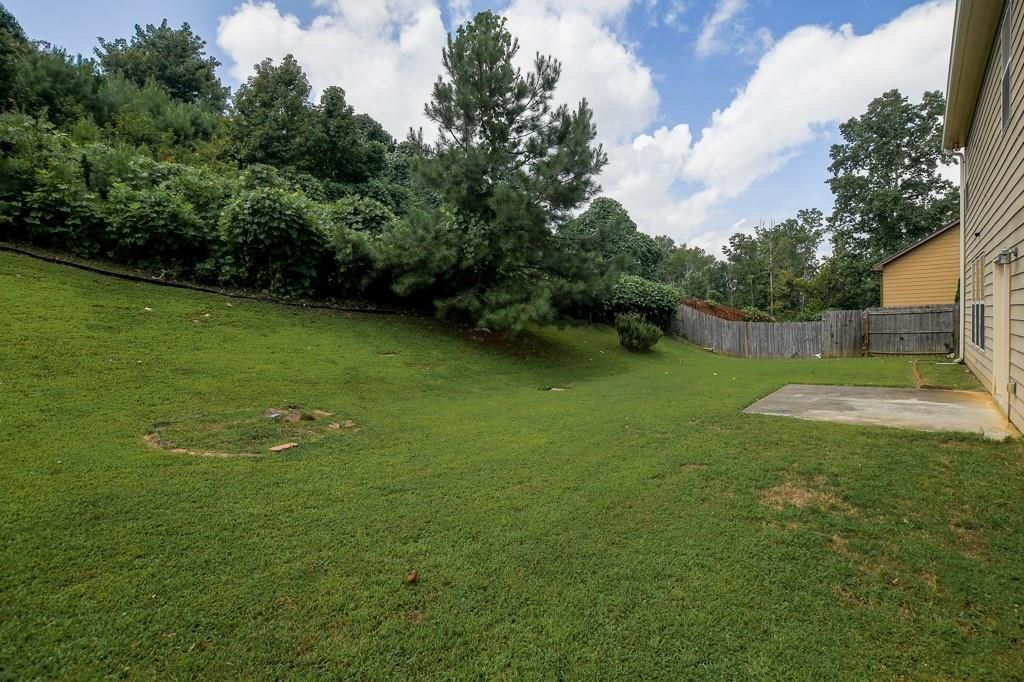 Image 41 of property listing at 1403 Sparkling Cove Drive, Buford, GA 30518